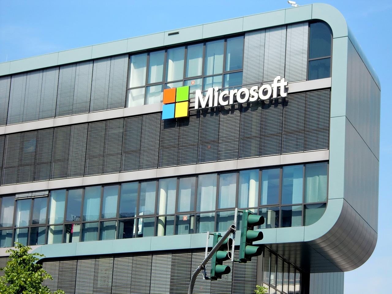 Microsoft is using your documents to train it's AI - Microsoft building